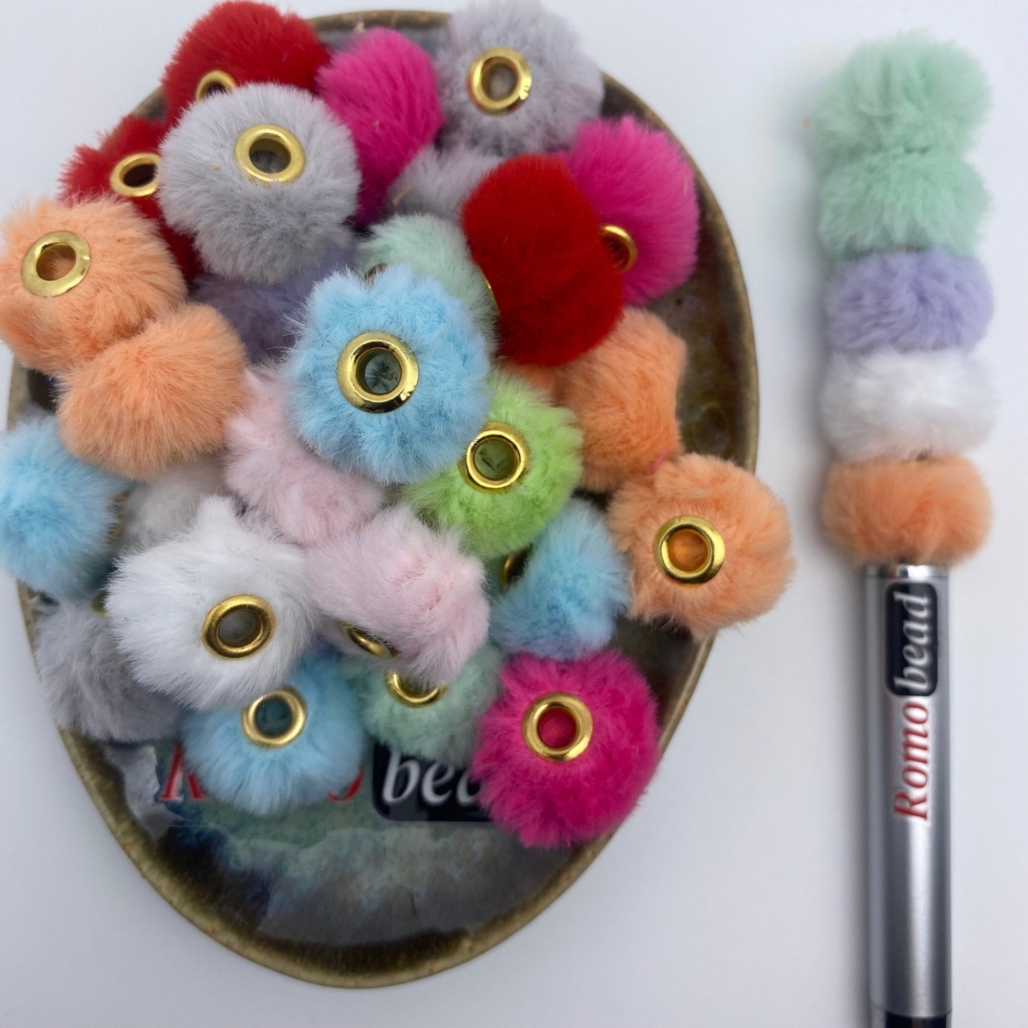 122.straight round pompom beads - Romo bead